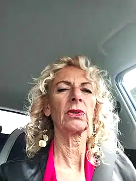 Snapshot of clarabell4 chatting on 10-17-25, 06:38 clarabell4 online show from 10-17-25, 06:38