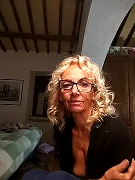 Snapshot of clarabell4 chatting on 10-17-25, 07:05 clarabell4 online show from 10-17-25, 07:05