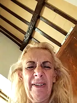 Snapshot of clarabell4 chatting on 11-06-25, 06:47 clarabell4 online show from 11-06-25, 06:47