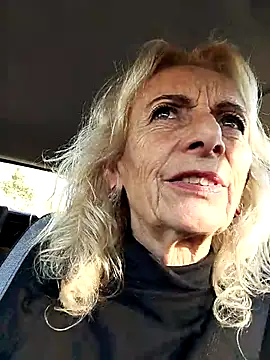 Snapshot of clarabell4 chatting on 11-11-25, 08:25 clarabell4 online show from 11-11-25, 08:25