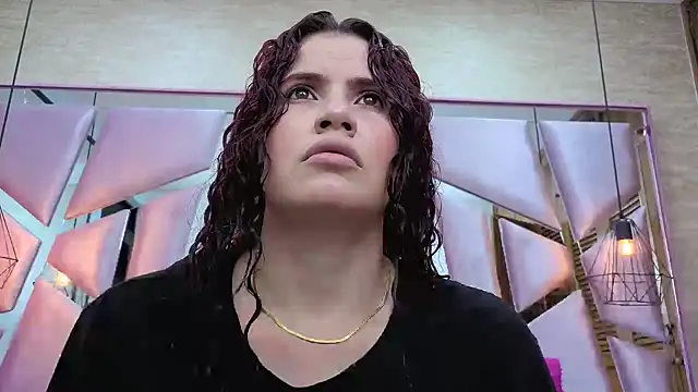 Snapshot of ThaliaCross chatting on 02-20-26, 07:58 ThaliaCross online show from 02-20-26, 07:58