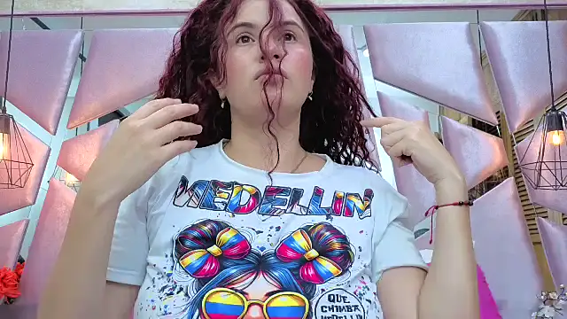 Snapshot of ThaliaCross chatting on 02-24-26, 08:07 ThaliaCross online show from 02-24-26, 08:07