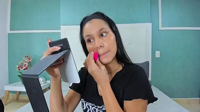 Snapshot of ania_gomez chatting on 10-17-25, 02:52 ania gomez online show from 10-17-25, 02:52