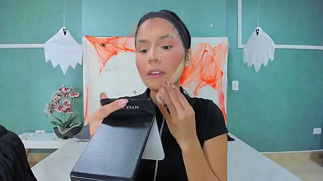 Snapshot of ania_gomez chatting on 10-18-25, 10:10 ania gomez online show from 10-18-25, 10:10