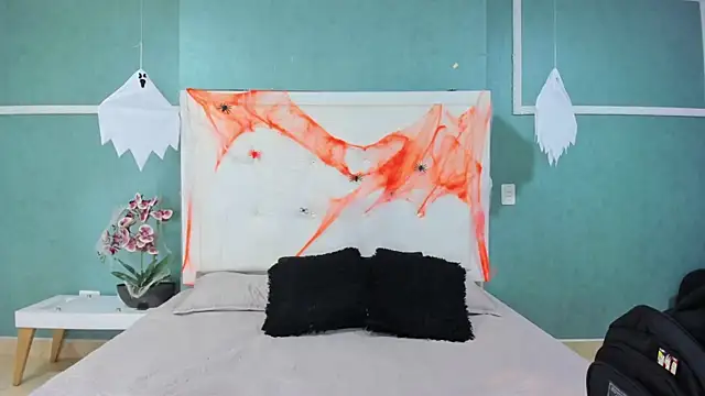 Snapshot of ania_gomez chatting on 10-24-25, 01:07 ania gomez online show from 10-24-25, 01:07