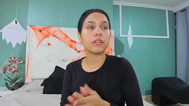 Snapshot of ania_gomez chatting on 10-27-25, 01:37 ania gomez online show from 10-27-25, 01:37