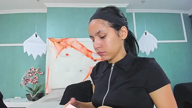 Snapshot of ania_gomez chatting on 10-31-25, 01:34 ania gomez online show from 10-31-25, 01:34