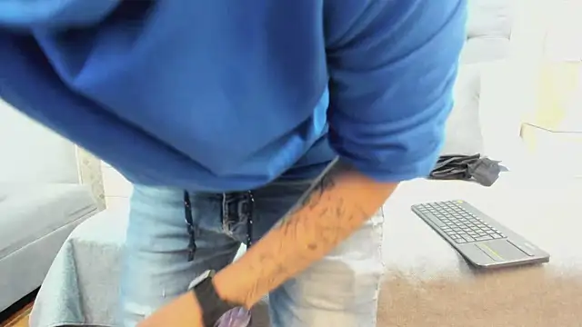 ZoeKrug online show from 10-04-25, 11:52