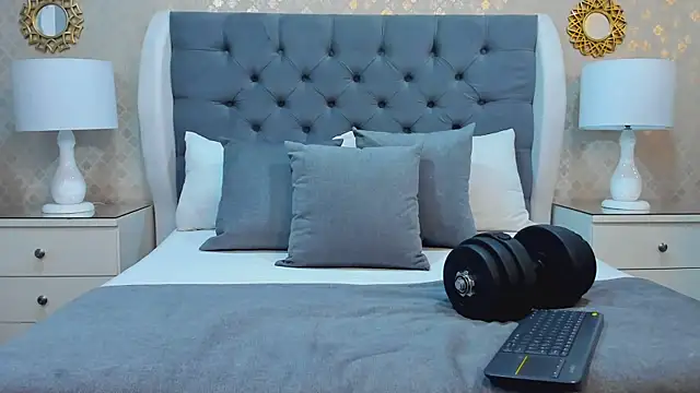 ZoeKrug online show from 10-18-25, 11:55