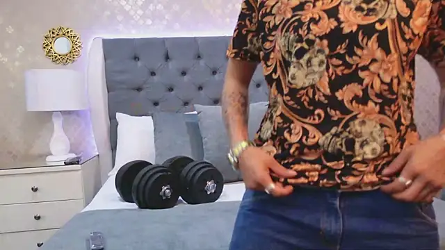 ZoeKrug online show from 12-15-25, 11:36