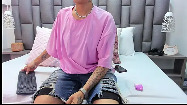 ZoeKrug online show from 03-10-26, 12:21