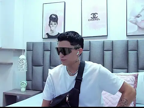 ZoeKrug online show from 03-23-26, 12:09