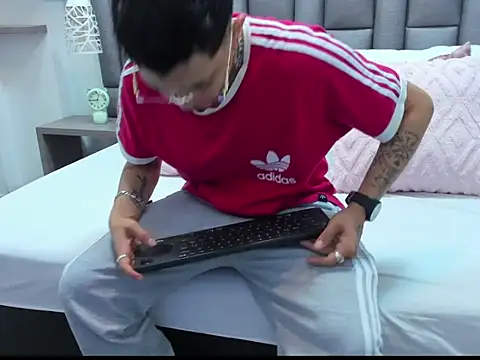 ZoeKrug online show from 03-24-26, 12:21