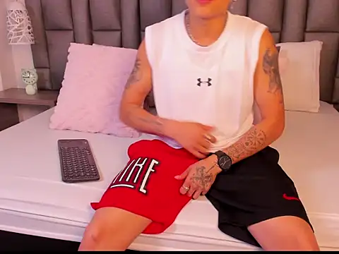 ZoeKrug online show from 03-26-26, 12:11