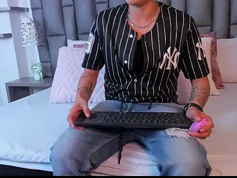 ZoeKrug online show from 03-30-26, 11:55