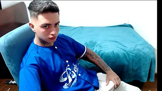 Snapshot of santii_ss chatting on 09-11-25, 12:33 santii ss online show from 09-11-25, 12:33