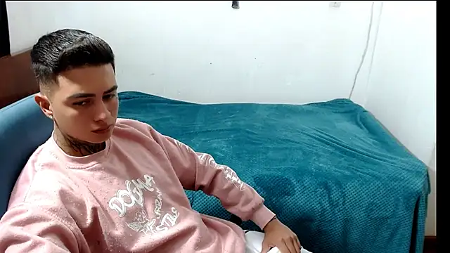 Snapshot of santii_ss chatting on 09-15-25, 11:05 santii ss online show from 09-15-25, 11:05