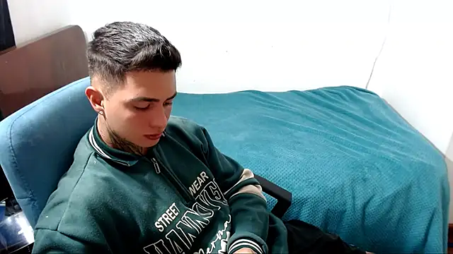 Snapshot of santii_ss chatting on 09-18-25, 11:18 santii ss online show from 09-18-25, 11:18