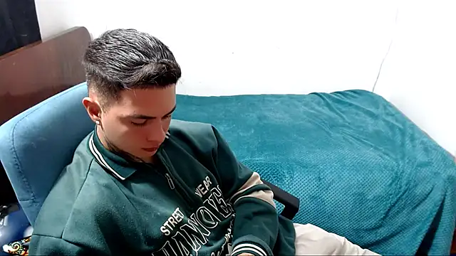 Snapshot of santii_ss chatting on 09-20-25, 12:11 santii ss online show from 09-20-25, 12:11