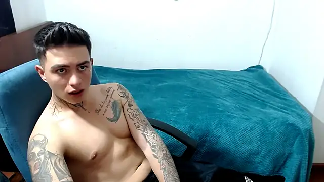 Snapshot of santii_ss chatting on 09-20-25, 03:57 santii ss online show from 09-20-25, 03:57