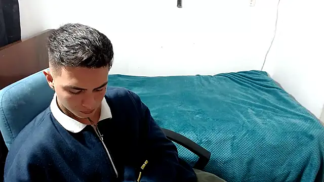 Snapshot of santii_ss chatting on 09-25-25, 08:34 santii ss online show from 09-25-25, 08:34