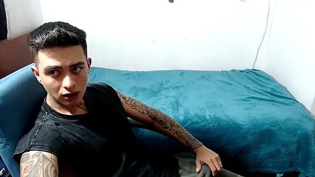 Snapshot of santii_ss chatting on 10-01-25, 12:05 santii ss online show from 10-01-25, 12:05