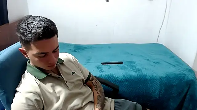 Snapshot of santii_ss chatting on 10-04-25, 02:09 santii ss online show from 10-04-25, 02:09