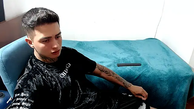 Snapshot of santii_ss chatting on 10-05-25, 11:35 santii ss online show from 10-05-25, 11:35