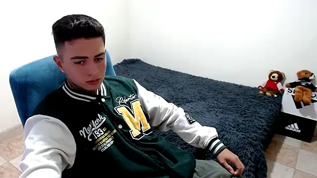 Snapshot of santii_ss chatting on 10-15-25, 07:47 santii ss online show from 10-15-25, 07:47