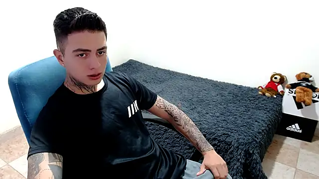 Snapshot of santii_ss chatting on 10-22-25, 12:22 santii ss online show from 10-22-25, 12:22