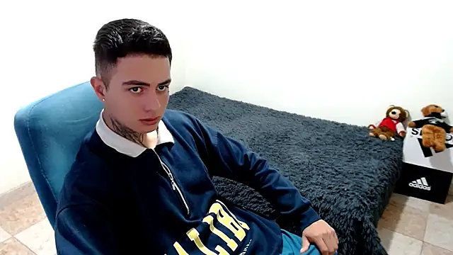 Snapshot of santii_ss chatting on 10-22-25, 03:34 santii ss online show from 10-22-25, 03:34