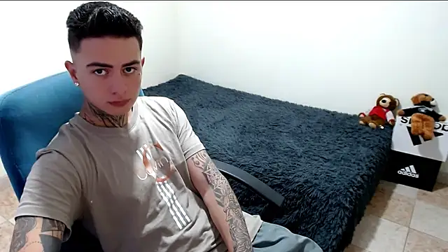 Snapshot of santii_ss chatting on 10-25-25, 04:24 santii ss online show from 10-25-25, 04:24