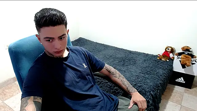 Snapshot of santii_ss chatting on 10-26-25, 04:24 santii ss online show from 10-26-25, 04:24