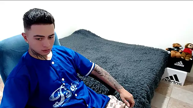 Snapshot of santii_ss chatting on 10-28-25, 04:53 santii ss online show from 10-28-25, 04:53