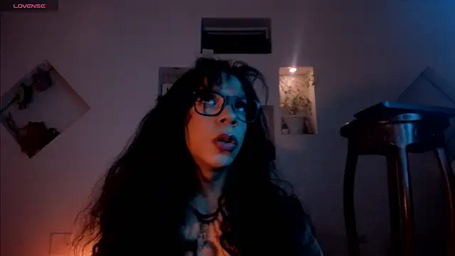 Chloe cooperr online show from 10-26-25, 09:04