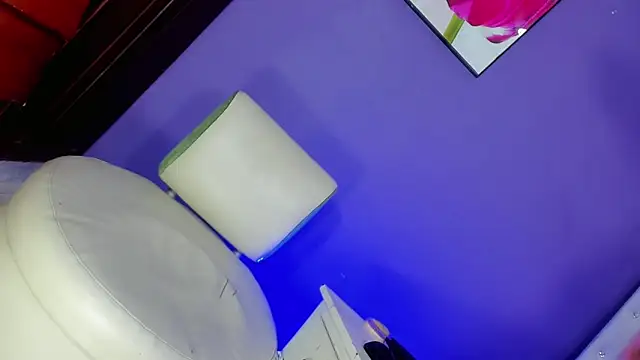 Snapshot of Valentina_Horny777 chatting on 12-15-25, 01:10 Valentina Horny777 online show from 12-15-25, 01:10