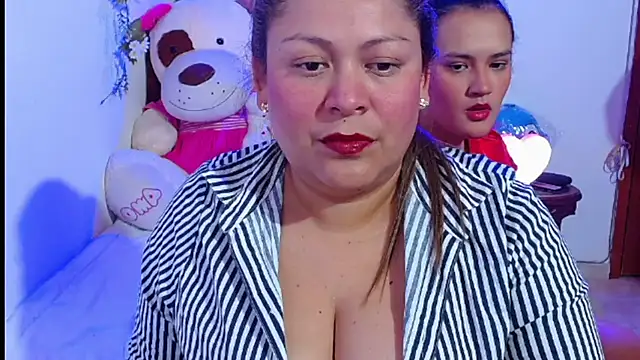 Snapshot of AngelsShow_ chatting on 11-07-25, 06:41 AngelsShow online show from 11-07-25, 06:41