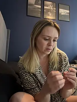 Snapshot of Star-36 chatting on 03-25-26, 10:43 Star-36 online show from 03-25-26, 10:43