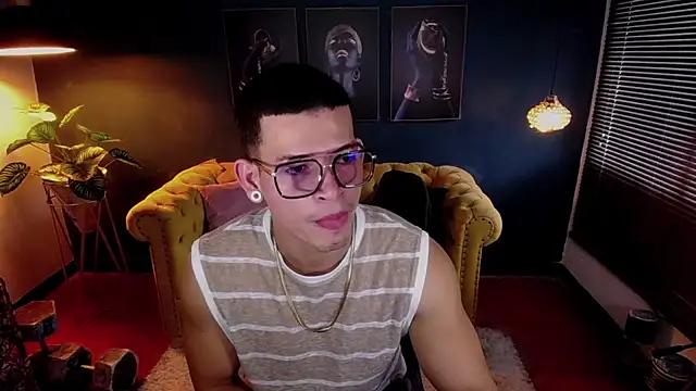 Snapshot of ethan_rodgers chatting on 10-25-25, 07:41 ethan rodgers online show from 10-25-25, 07:41