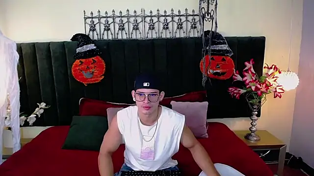 Snapshot of ethan_rodgers chatting on 10-31-25, 07:59 ethan rodgers online show from 10-31-25, 07:59