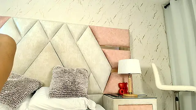 Zoelucas online show from 03-17-26, 12:08