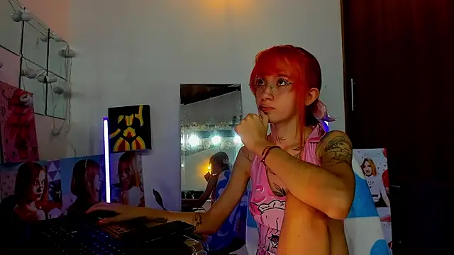 Snapshot of megaanGilr chatting on 10-15-25, 02:28 megaanGilr online show from 10-15-25, 02:28