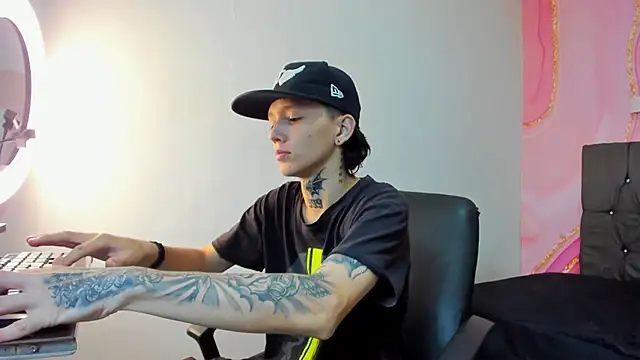 StraightBoy Nick online show from 10-08-25, 09:45