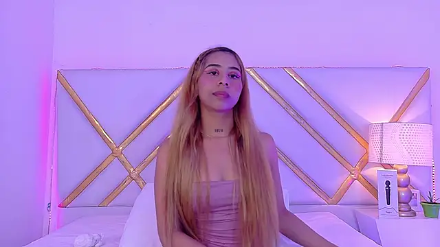 laila stilwiills online show from 10-07-25, 04:59