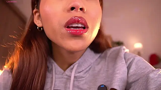 violeth     online show from 12-19-25, 01:18