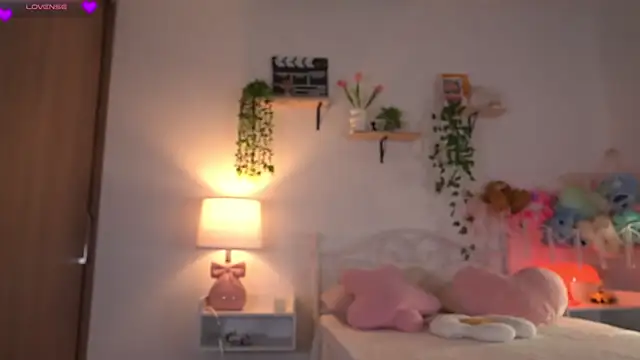 violeth     online show from 05-11-26, 12:11