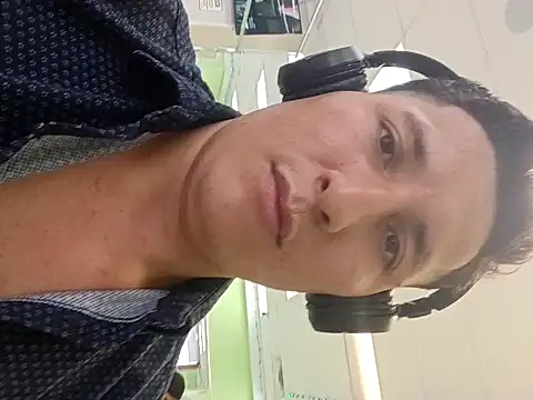 Snapshot of Zetaloco26 chatting on 10-18-25, 09:26 Zetaloco26 online show from 10-18-25, 09:26