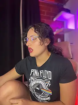 Dannaa Lovs online show from 10-29-25, 05:47