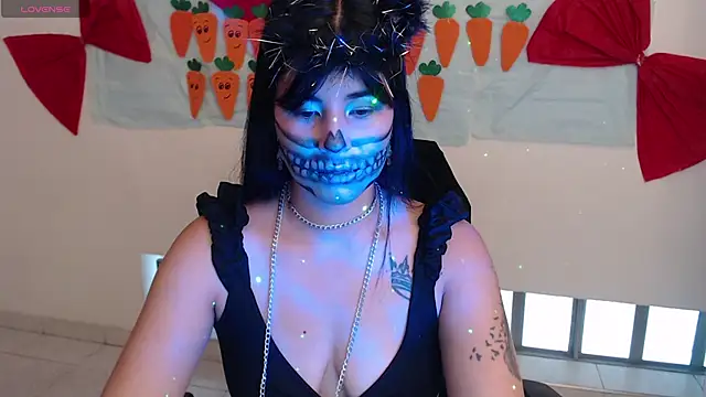 Nina harper  online show from 10-31-25, 08:10