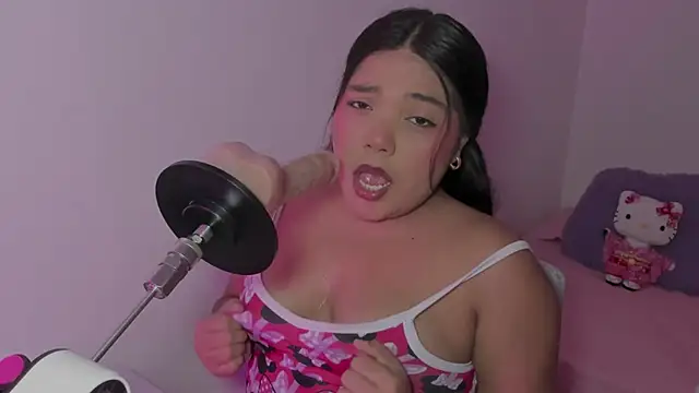 Lily hot25 online show from 02-13-26, 02:51